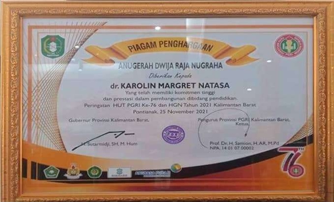 12. Anugerah Dwija Praja Nugraha dari Pengurus PGRI Provinsi Kalimantan Barat Tahun 2021